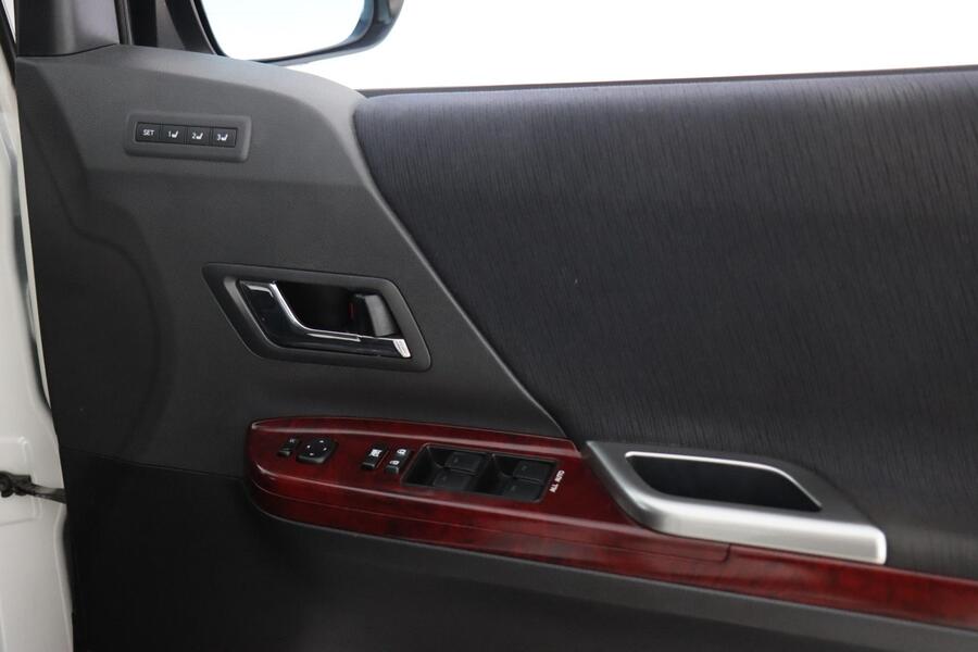 Toyota Alphard vaihtoauto