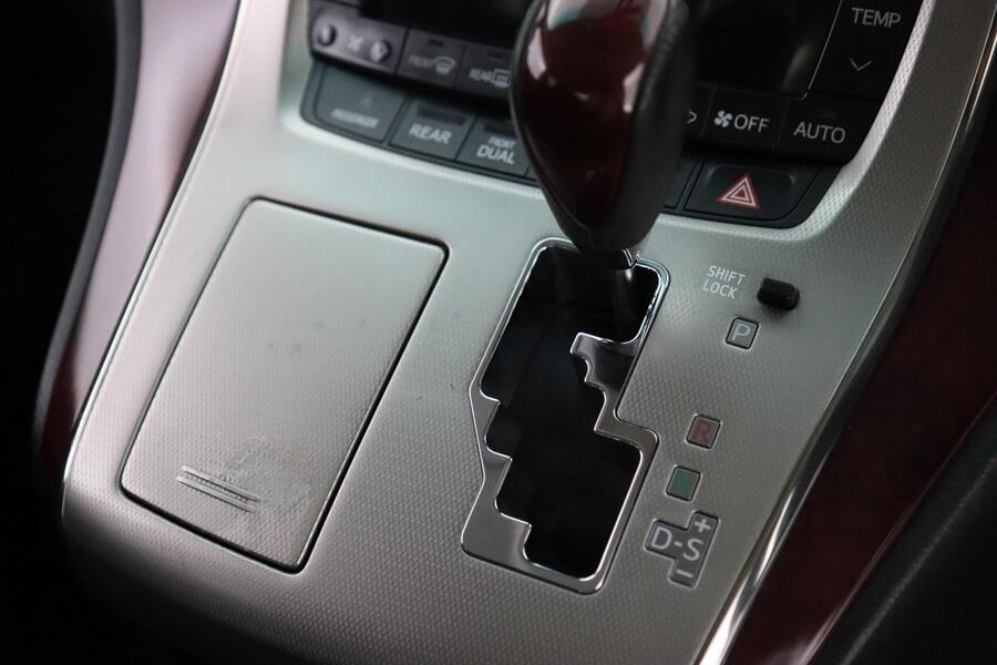 Toyota Alphard vaihtoauto