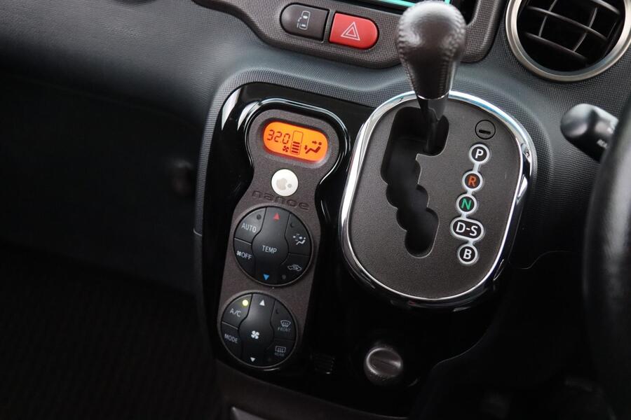 Toyota BB vaihtoauto