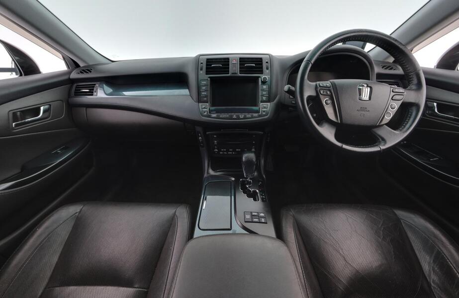 Toyota Crown vaihtoauto