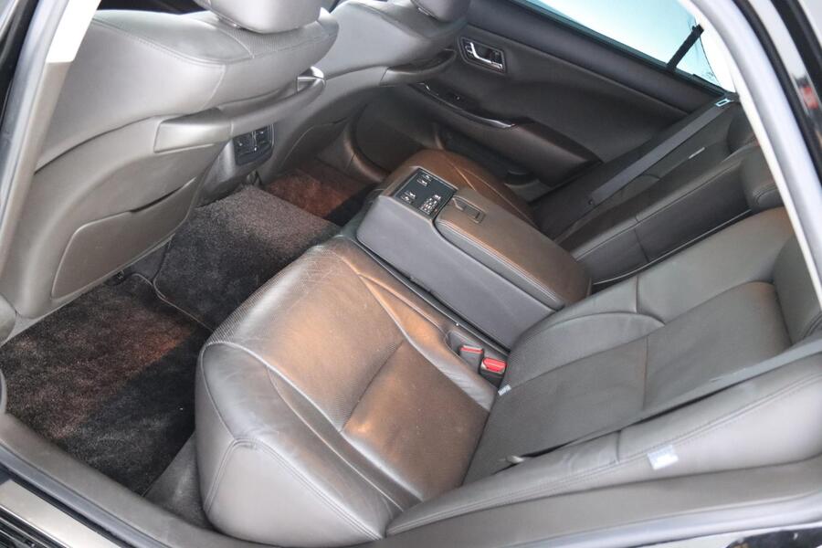 Toyota Crown vaihtoauto