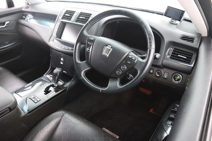 Toyota Crown vaihtoauto