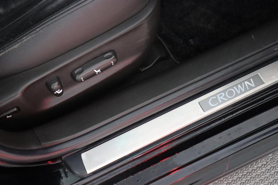 Toyota Crown vaihtoauto