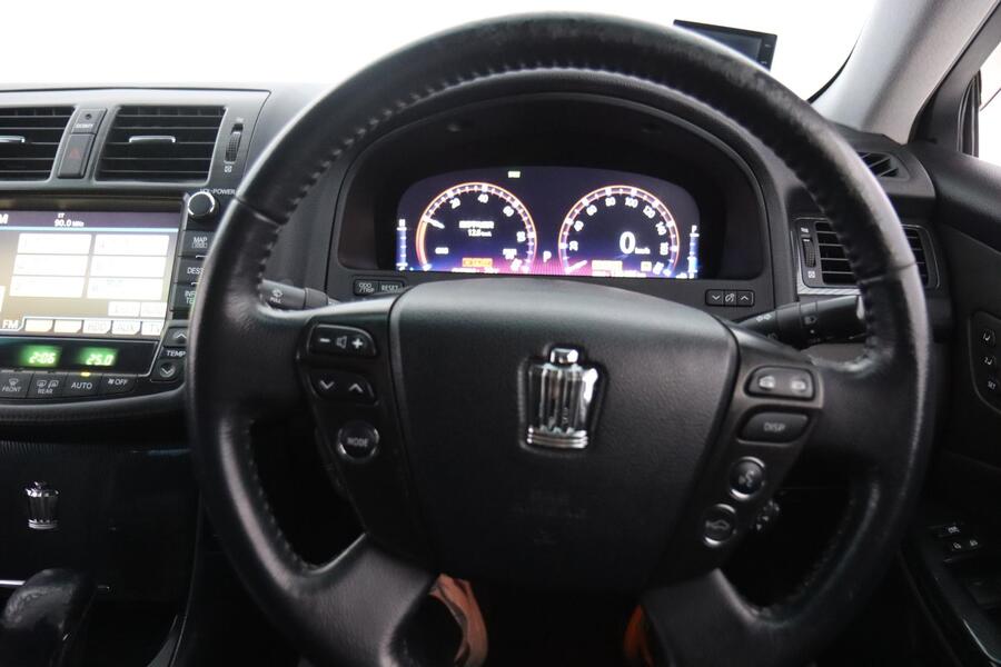 Toyota Crown vaihtoauto