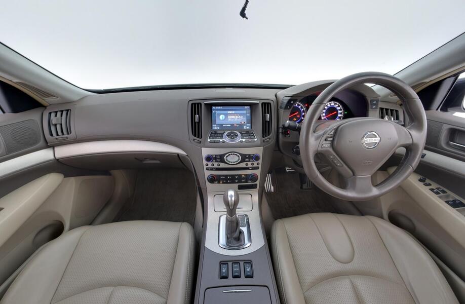 Nissan Skyline vaihtoauto