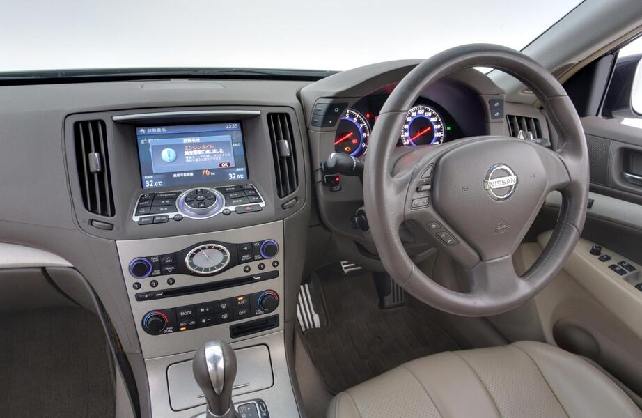 Nissan Skyline vaihtoauto