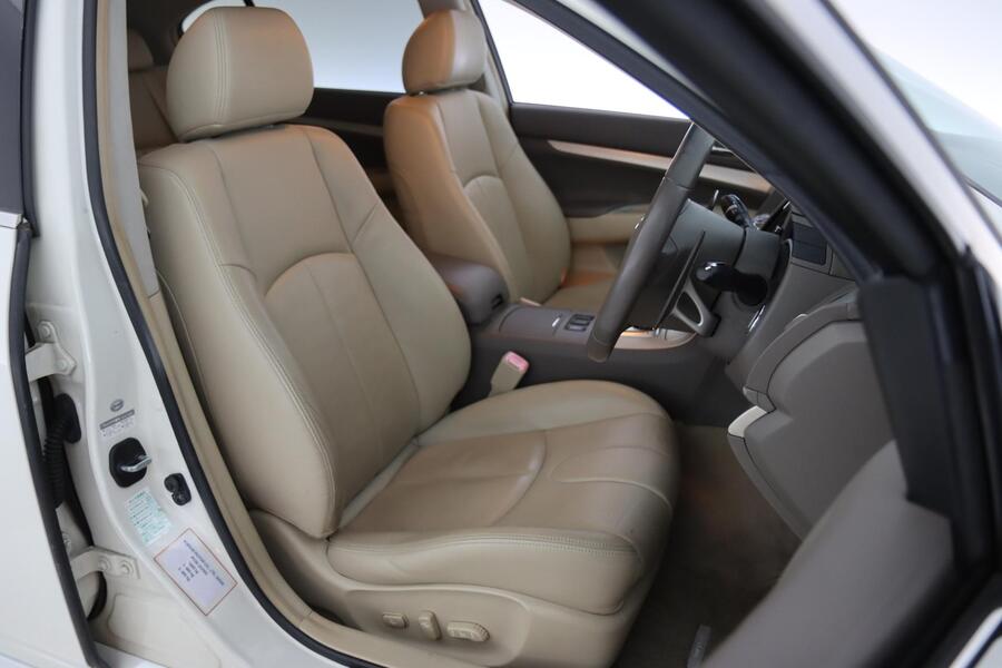 Nissan Skyline vaihtoauto