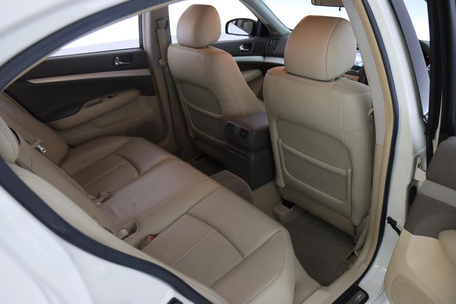 Nissan Skyline vaihtoauto