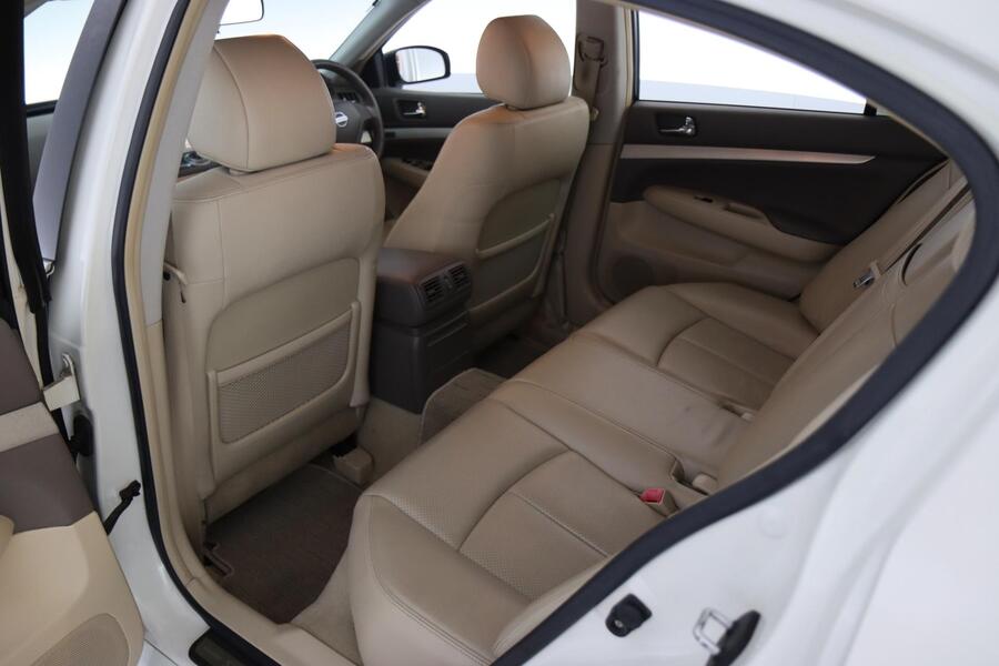 Nissan Skyline vaihtoauto