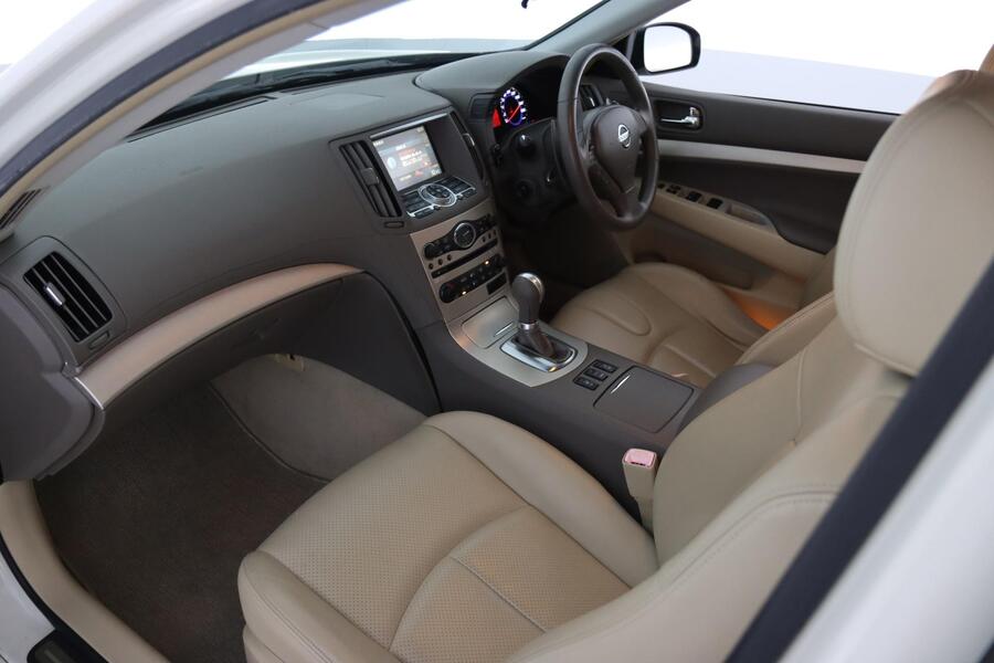 Nissan Skyline vaihtoauto