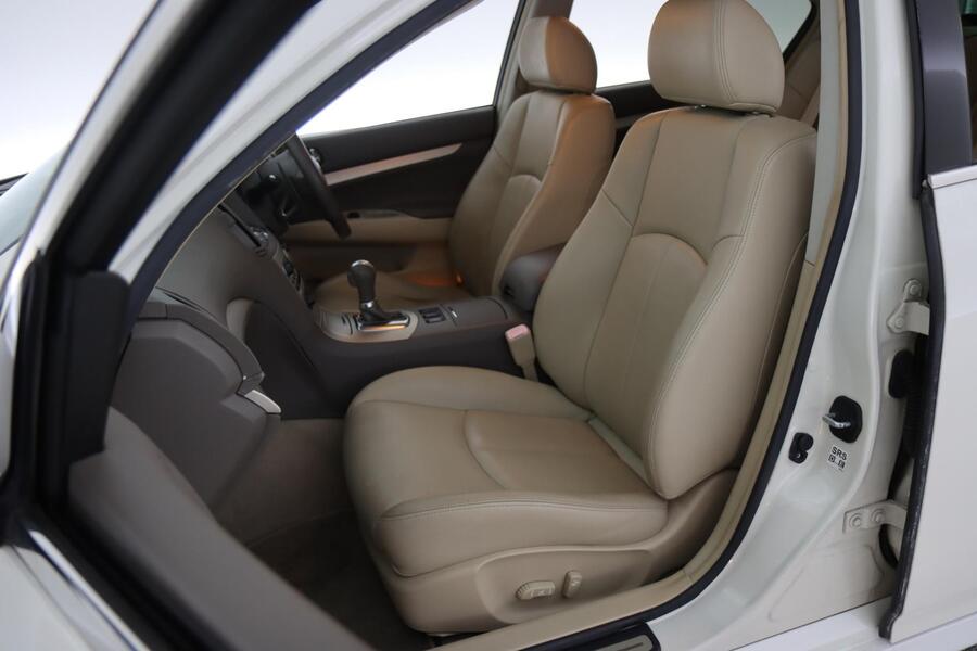 Nissan Skyline vaihtoauto