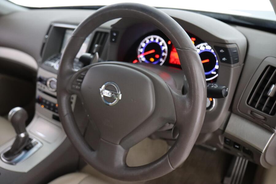 Nissan Skyline vaihtoauto