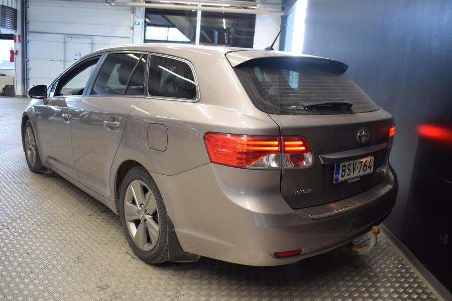 Toyota Avensis vaihtoauto