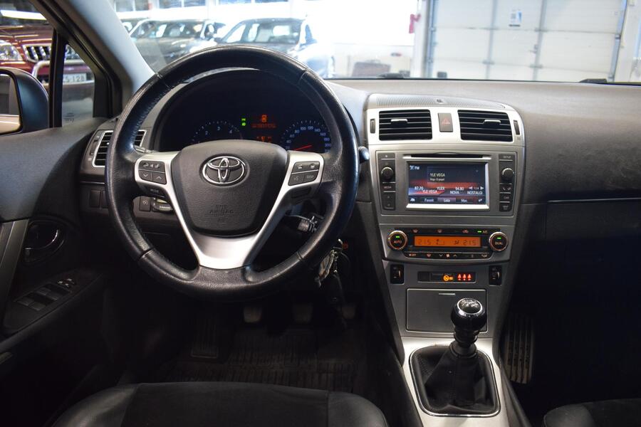 Toyota Avensis vaihtoauto