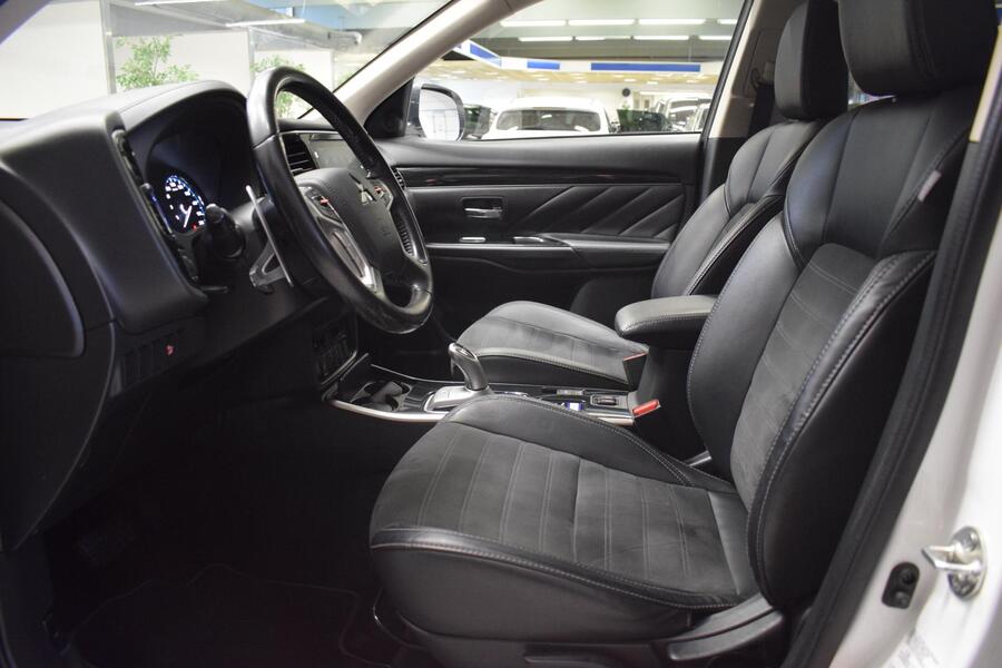 Mitsubishi Outlander PHEV vaihtoauto