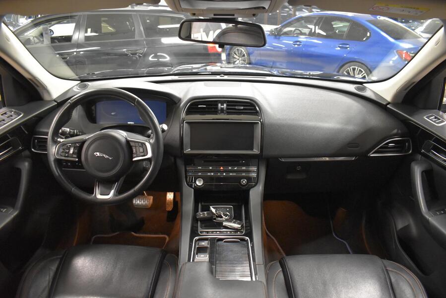 Jaguar F-PACE vaihtoauto