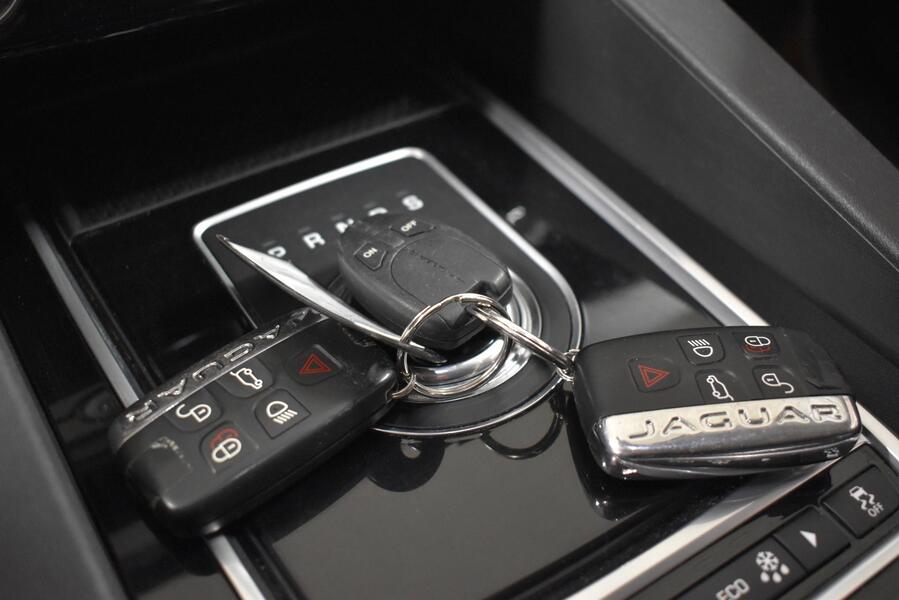 Jaguar F-PACE vaihtoauto