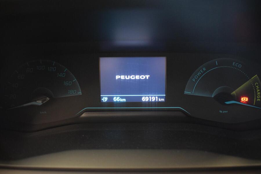 Peugeot e-2008 vaihtoauto