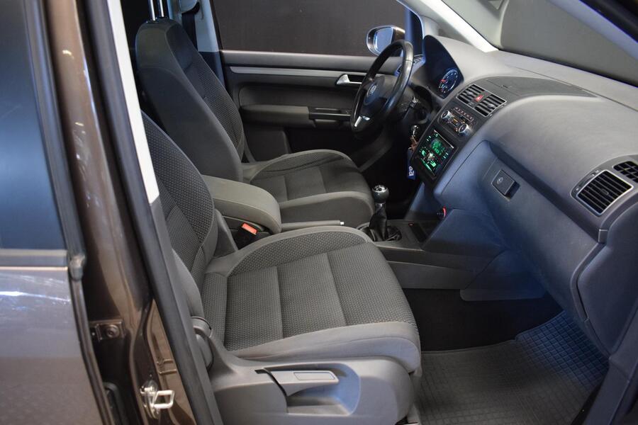 Volkswagen Touran vaihtoauto