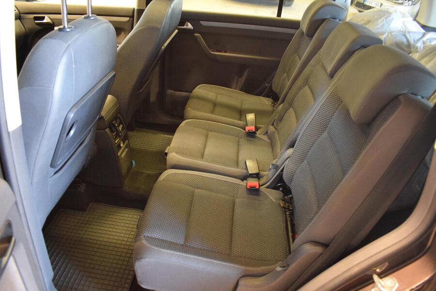 Volkswagen Touran vaihtoauto