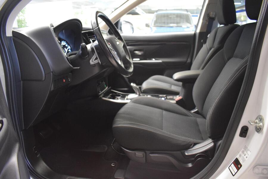 Mitsubishi Outlander PHEV vaihtoauto