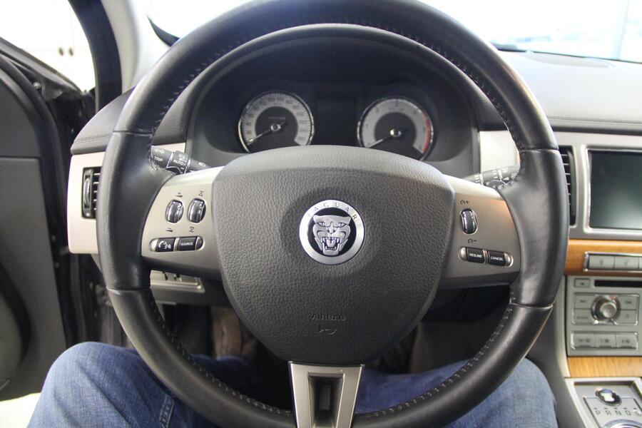 Jaguar XF vaihtoauto