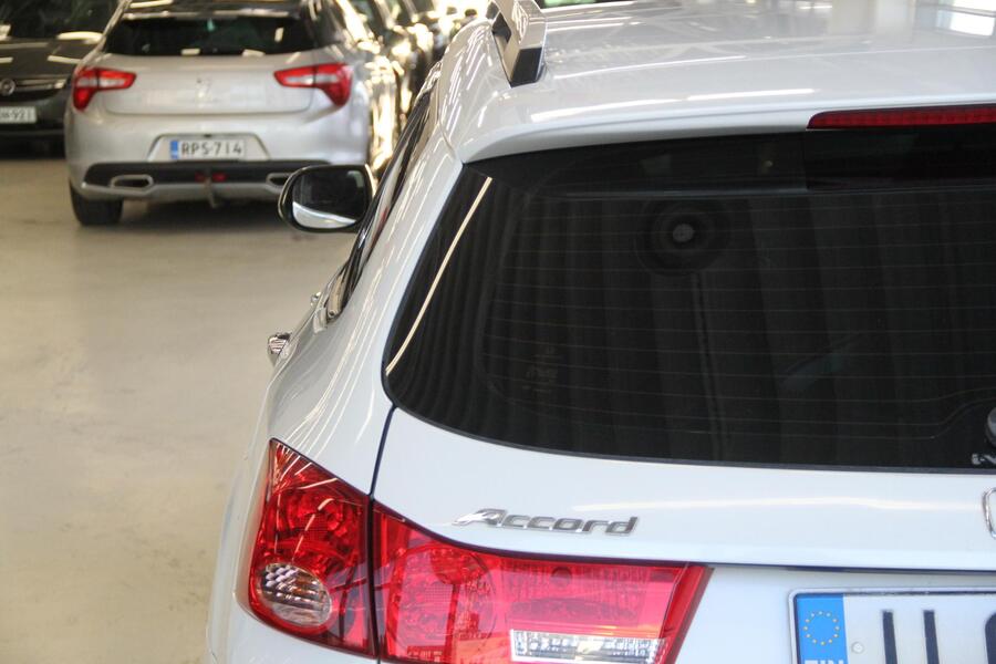 Honda Accord vaihtoauto