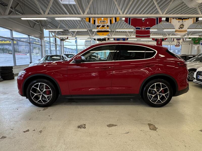 Alfa Romeo Stelvio vaihtoauto