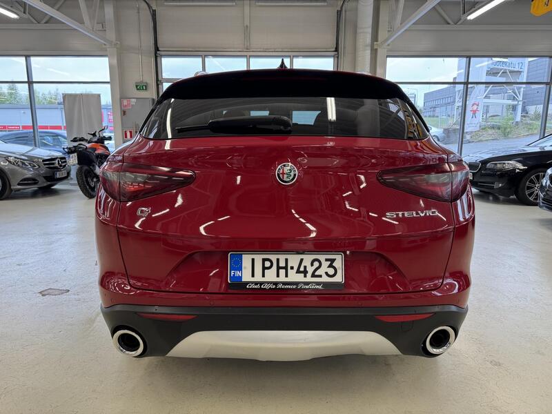 Alfa Romeo Stelvio vaihtoauto