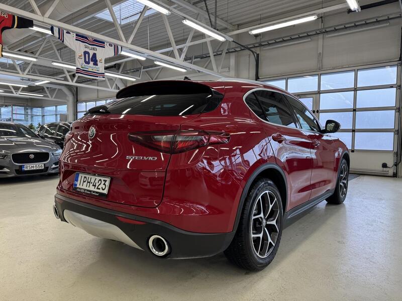 Alfa Romeo Stelvio vaihtoauto