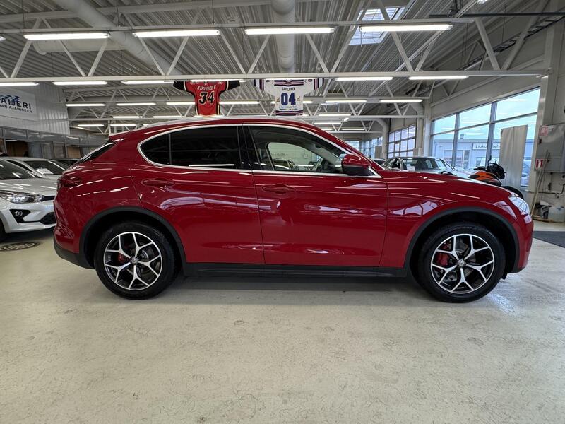 Alfa Romeo Stelvio vaihtoauto