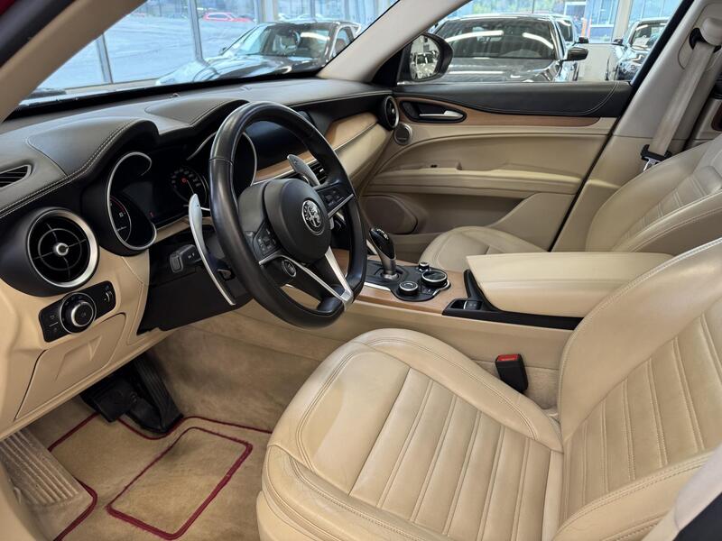 Alfa Romeo Stelvio vaihtoauto