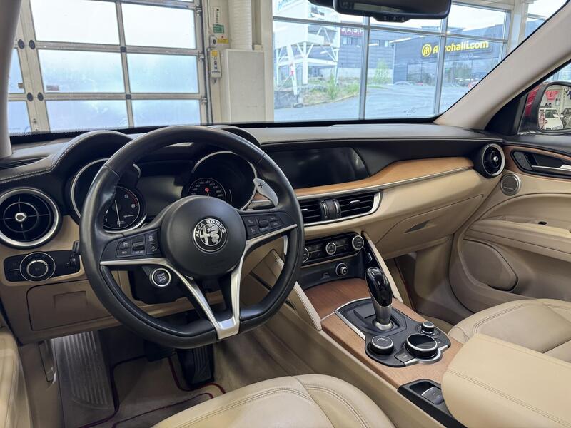 Alfa Romeo Stelvio vaihtoauto