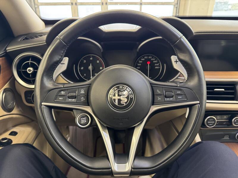 Alfa Romeo Stelvio vaihtoauto