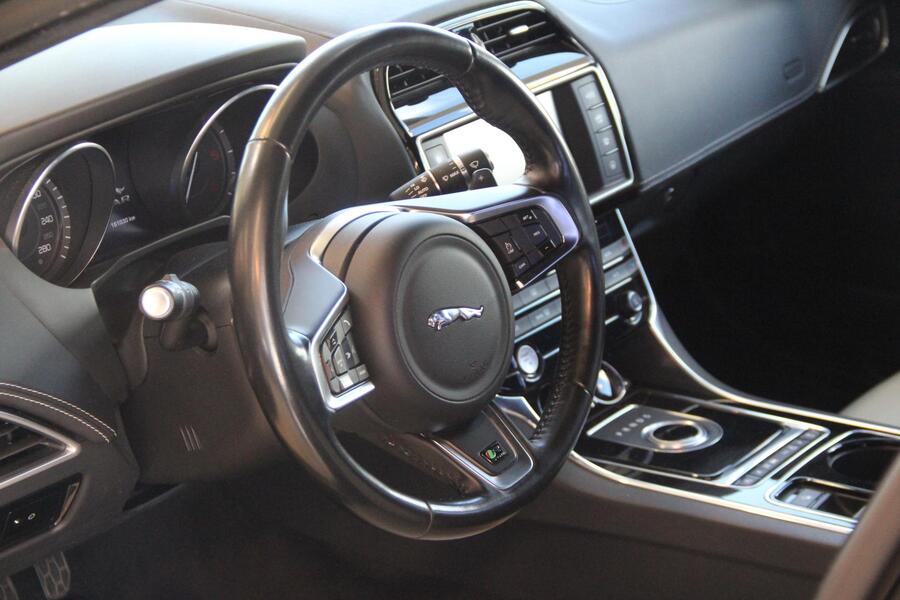 Jaguar XE vaihtoauto