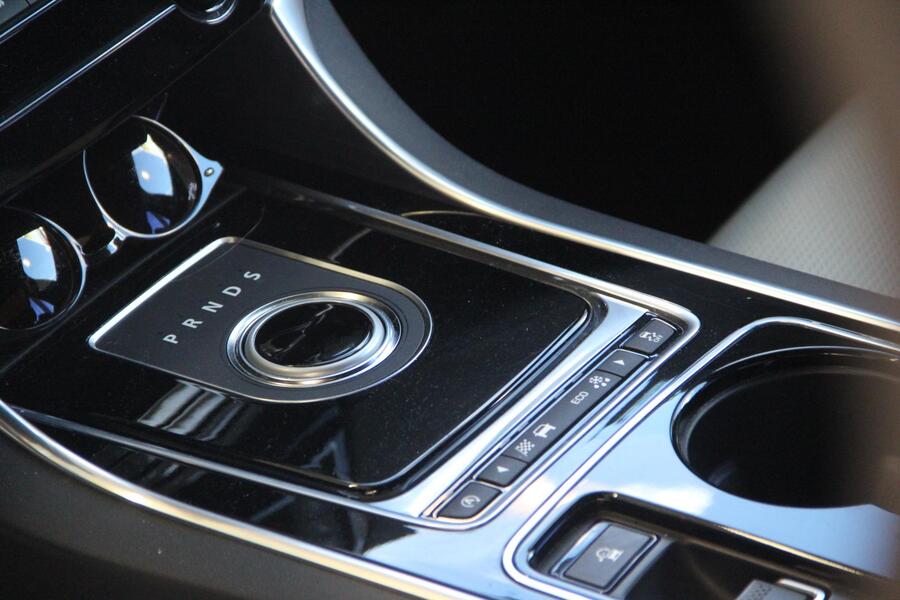 Jaguar XE vaihtoauto