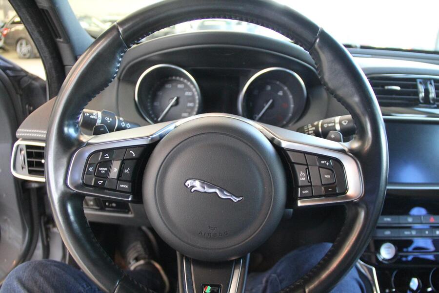 Jaguar XE vaihtoauto