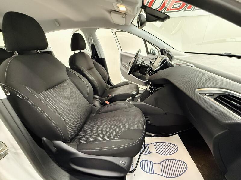 Peugeot 208 vaihtoauto