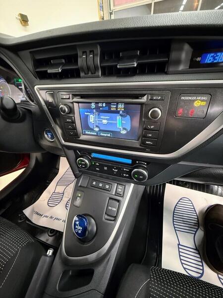 Toyota Auris vaihtoauto