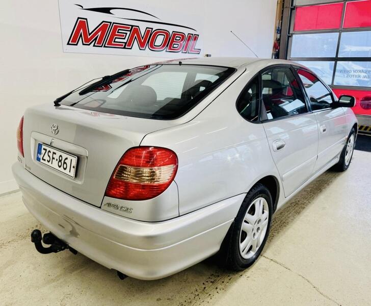 Toyota Avensis vaihtoauto