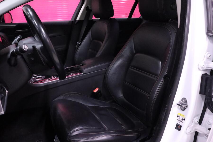 Jaguar XE vaihtoauto