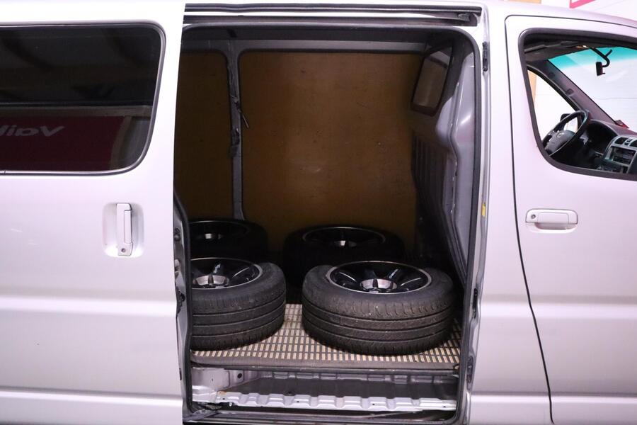 Toyota Hiace vaihtoauto