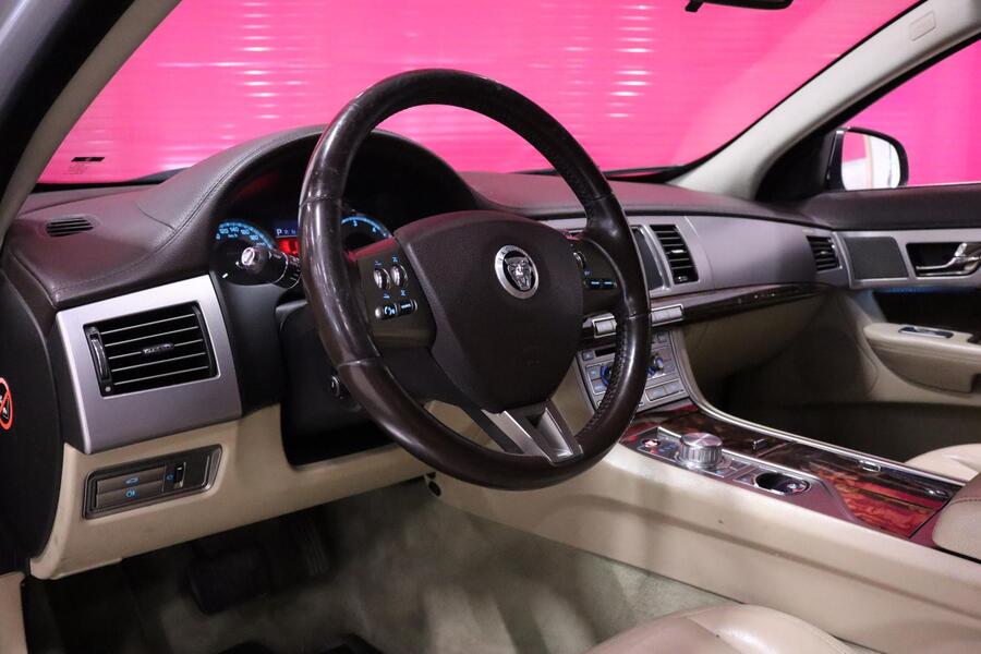 Jaguar XF vaihtoauto