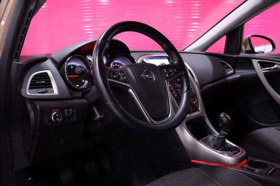 Opel Astra vaihtoauto