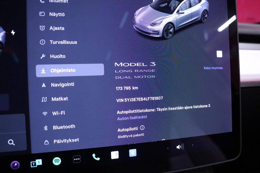 Tesla Model 3 vaihtoauto