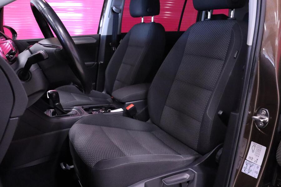 Volkswagen Touran vaihtoauto