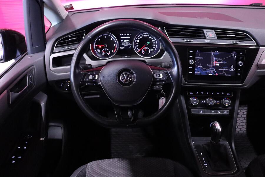 Volkswagen Touran vaihtoauto