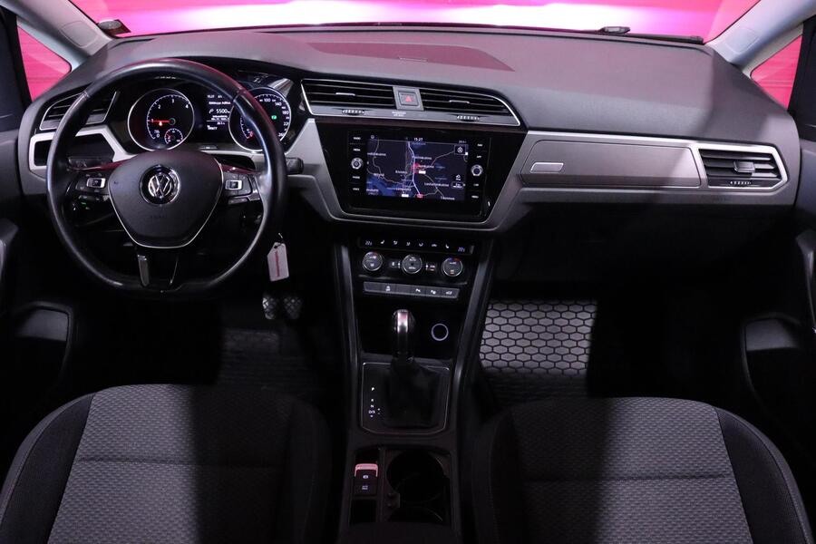 Volkswagen Touran vaihtoauto