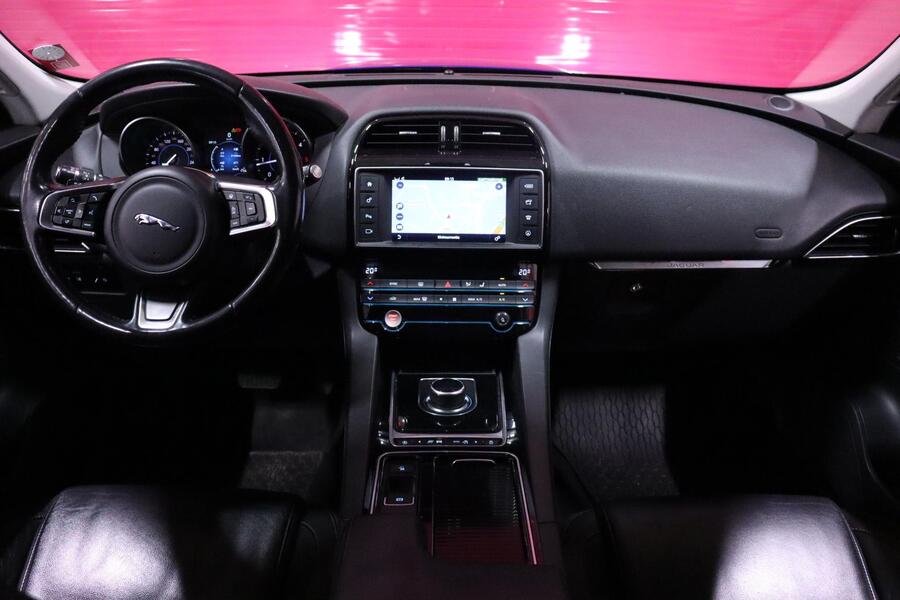 Jaguar F-PACE vaihtoauto