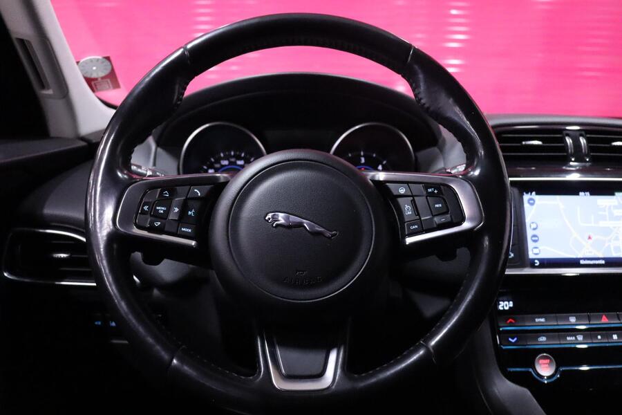 Jaguar F-PACE vaihtoauto